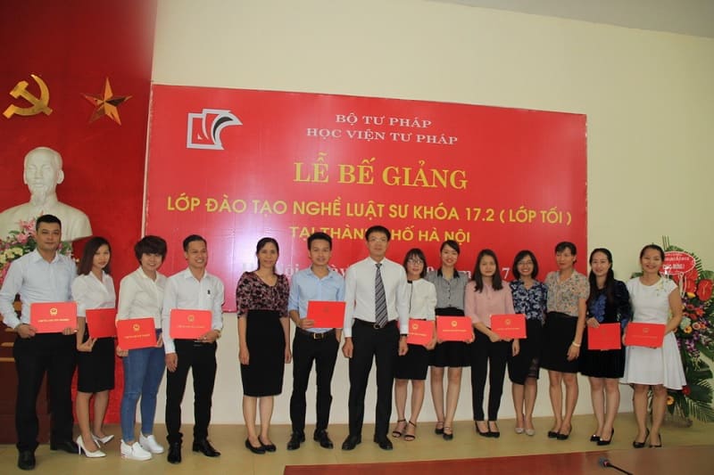 Chương trình đào tạo luật sư tại Học viện Tư pháp bao gồm cả lý thuyết và thực hành