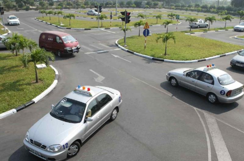 B2 là bằng lái xe có thể điều khiển nhiều loại phương tiện khác nhau