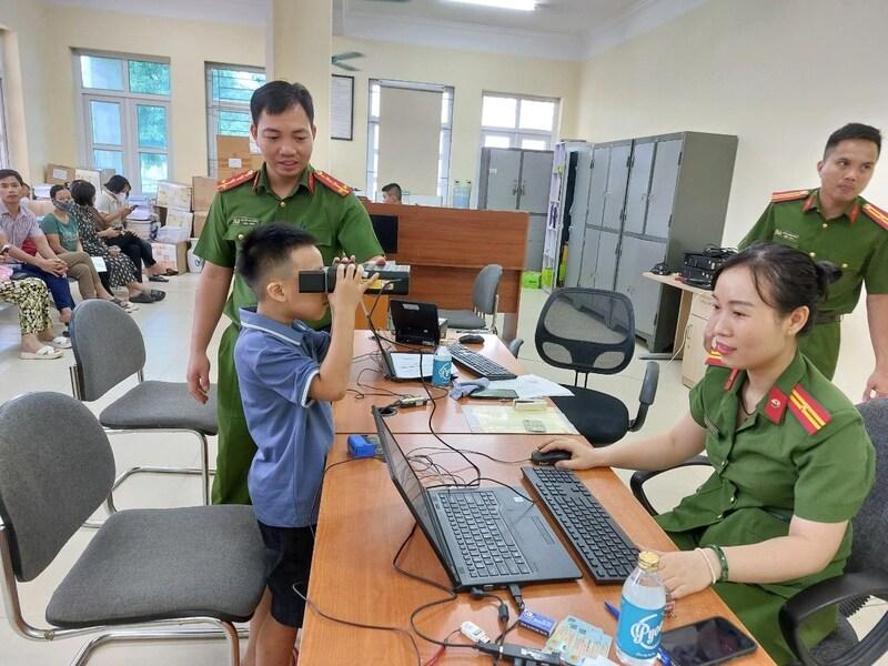 Nếu cần thiết có thể đăng ký lấy sinh trắc học cho trẻ