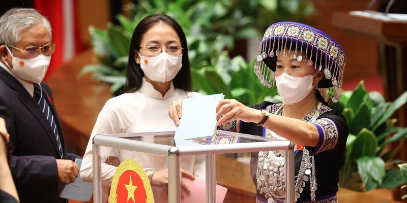 Quyền lực trong nền dân chủ thuộc về nhân dân