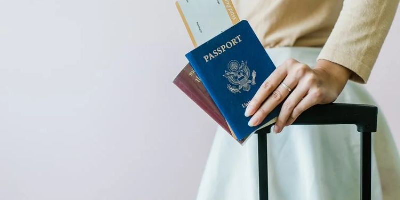 Làm hộ chiếu để có thể đi nước ngoài hợp pháp