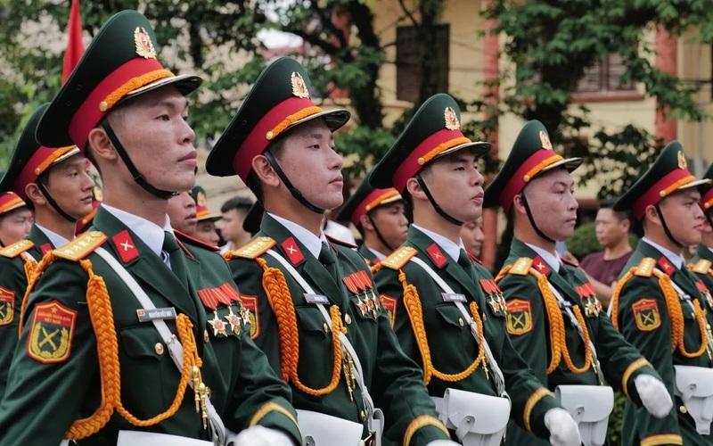 Nhân thân của sĩ quan sẽ được nhà nước chăm lo
