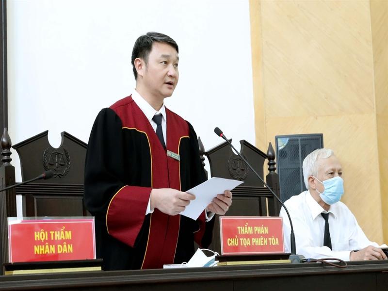 Thẩm phán là người thực hiện nhiệm vụ xét xử