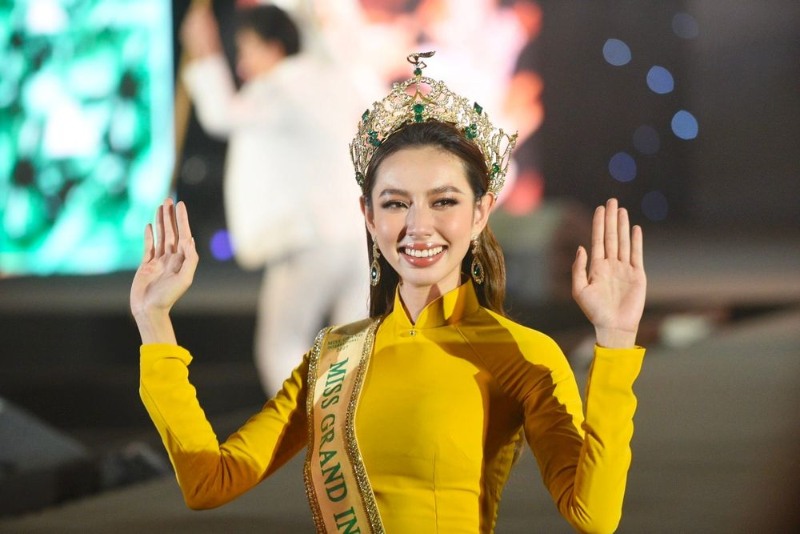 Tước danh hiệu "Gương Mặt Trẻ Việt Nam Tiêu Biểu" Hoa Hậu Thùy Tiên