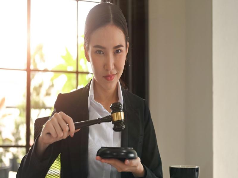Truy cập webiste Luật Đại Bàng để giải đáp các thắc mắc