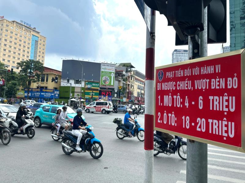 Vượt đèn đỏ, đèn vàng là vi phạm luật giao thông 