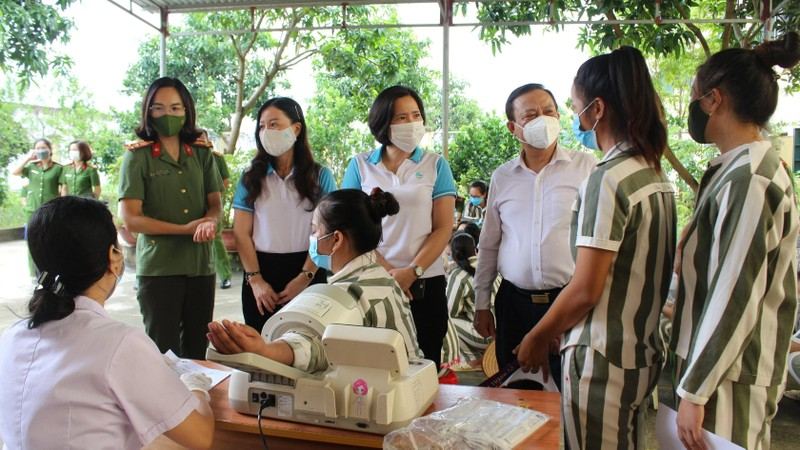 Tuân thủ theo quy trình gửi đồ cho người bị tạm giam