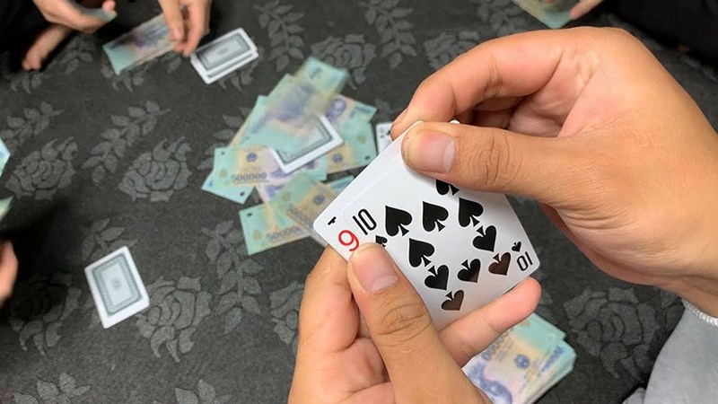 Bài bạc và cá độ đến mất cả lý trí là chuyện đang xảy ra hàng ngày hàng giờ