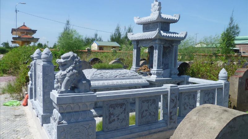 Hành vi cụ thể như đào bới, hủy hoại, hoặc xâm phạm trái phép mồ mả, thi thể, hài cốt