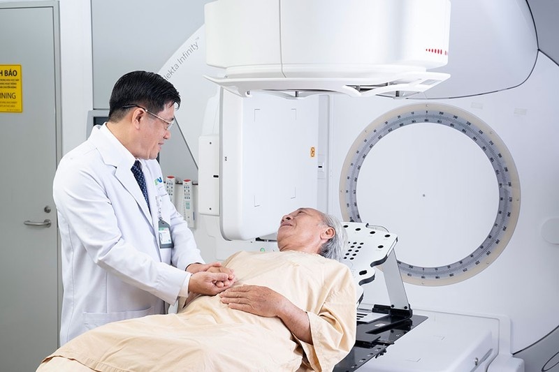 Giải thích rõ ràng và tận tình hỗ trợ cho bệnh nhân