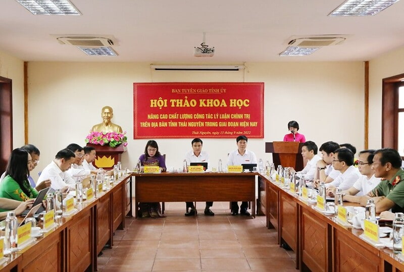 Tổ chức bồi dưỡng, nâng cao chất lượng cho cán bộ