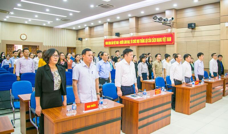 Cán bộ là gì?
