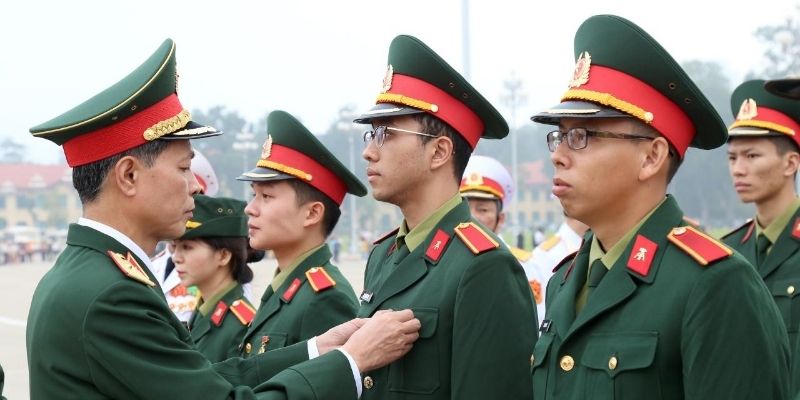 Dấu hiệu cấp hiệu giúp mọi người nhận biết được các cấp bậc của quân đội