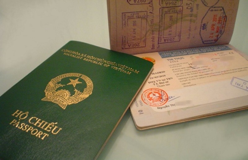 Người nước ngoài cần nộp hồ sơ trước khi visa hết hạn