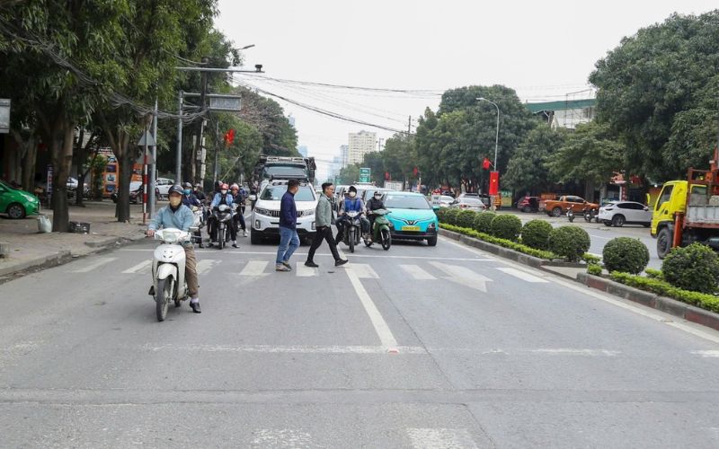 Hãy quan sát kỹ khi tham gia giao thông để tránh vi phạm lỗi vạch kẻ đường
