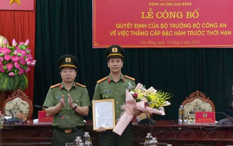 Quyết định thăng cấp có quy định cụ thể