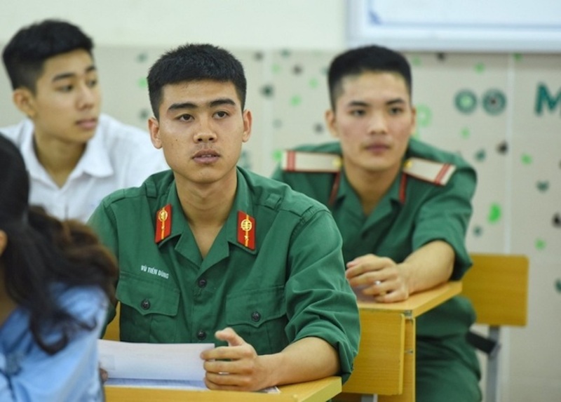 Sĩ quan dự bị tham gia khóa huấn luyện