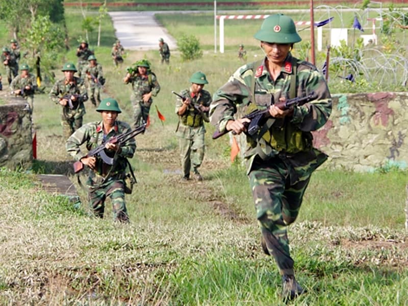 Sĩ quan dự bị tham gia diễn tập