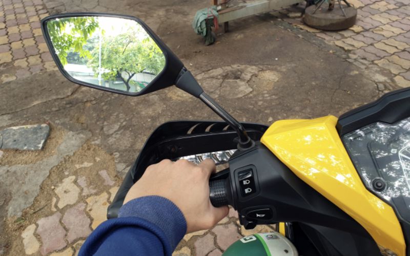 Quy định xử phạt đối với trường hợp xe máy gắn 1 gương 