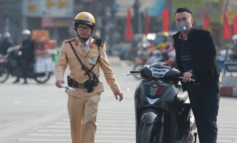 Vì sao xe bắt buộc phải có gương chiếu hậu?