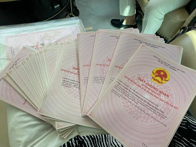 Điều 95 tên đầy đủ là "Đăng ký đất đai, nhà ở và tài sản khác gắn liền với đất"